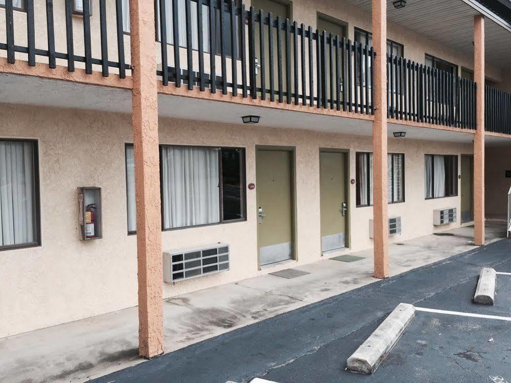 Bonifay 罗德威旅馆酒店 外观 照片